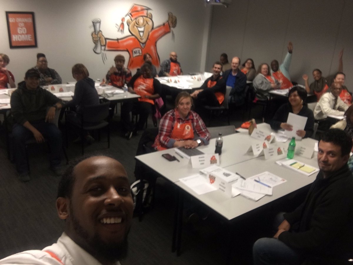RomeHD's tweet photo. Teaching #DSFundamentals with @EmgeJim and We've got a great group on our hands! #DevelopingOurLeaders #ThatsHowWeRoll #DoBetter @b_mungul https://t.co/9w9YHOn4QG