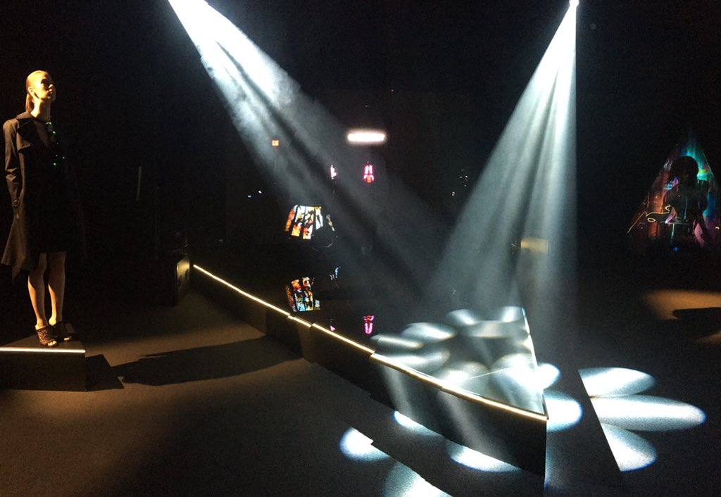 allocine's tweet photo. Nous sommes en place pour le show #GhostInTheShell avec #PrototypePFW ! Suivez-nous sur Snap et Instagram et découvrez les coulisses. https://t.co/kVzQ5ZGXXa