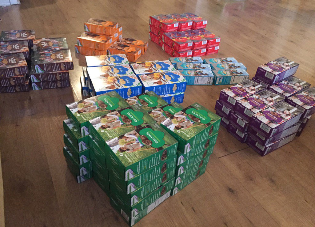 LyndaLopez08's tweet photo. When you have a Brownie in the house, your living room dies and becomes Girl Scout cookie heaven... #thinmintsfordays https://t.co/tq8ai2CrGB