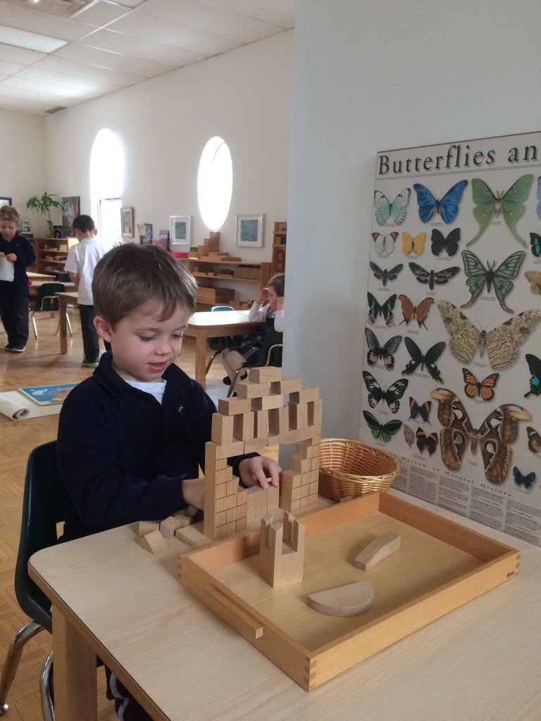 ClanmoreMontess's tweet photo. Interesting...
A new way to build the #RomanArch Thinking outside the box is encouraged in #Montessori classrooms 😊 https://t.co/jwS1RO1OfS