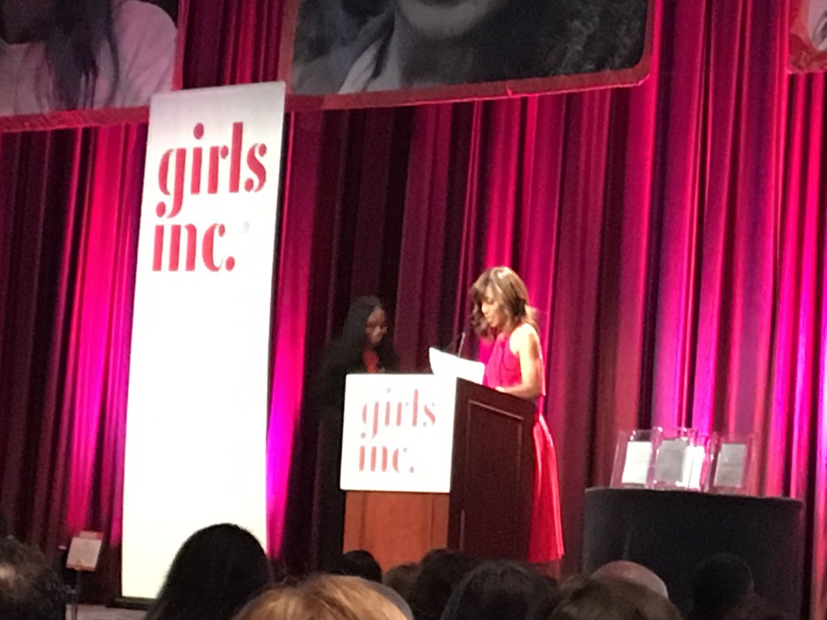 ThrowingFruit's tweet photo. "The things you are passionate about are not random, they are your calling." -@shaunrobinson @girlsincnyc #womensday https://t.co/TfTFY6zwNh