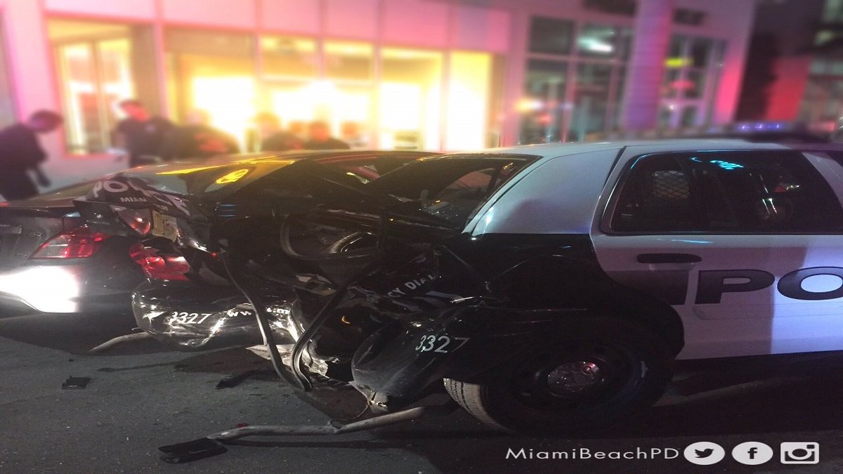 Drunk driver crashes into Miami Beach police cruiser, authorities say bit.ly/2miFaOH https://t.co/QXz5H8rqr5