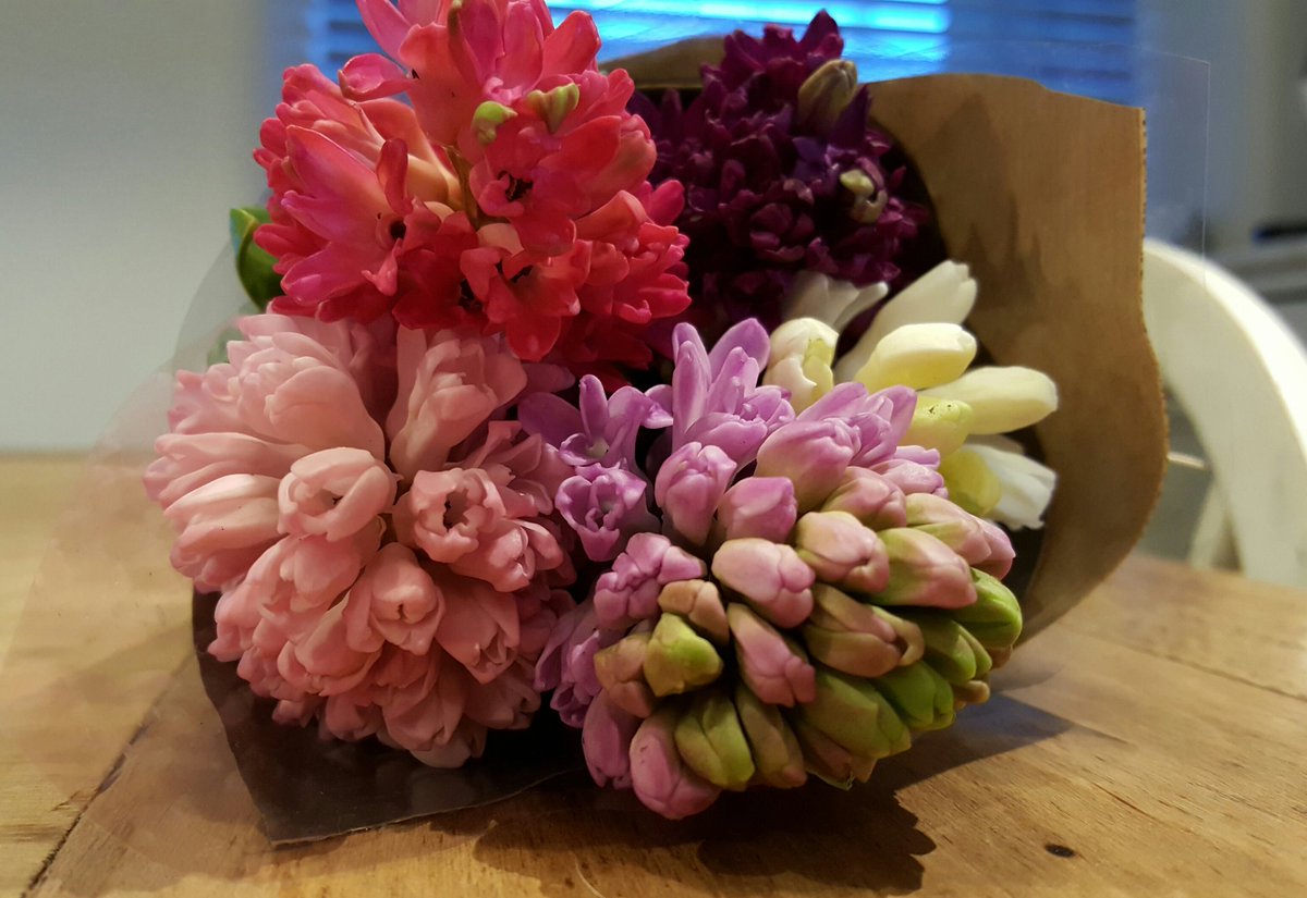 AT_BOC_Lytham's tweet photo. Just treated myself to some beautiful flowers from @BondandBloom #newfavouriteshop #lovelytham https://t.co/6yY3IXOCZS