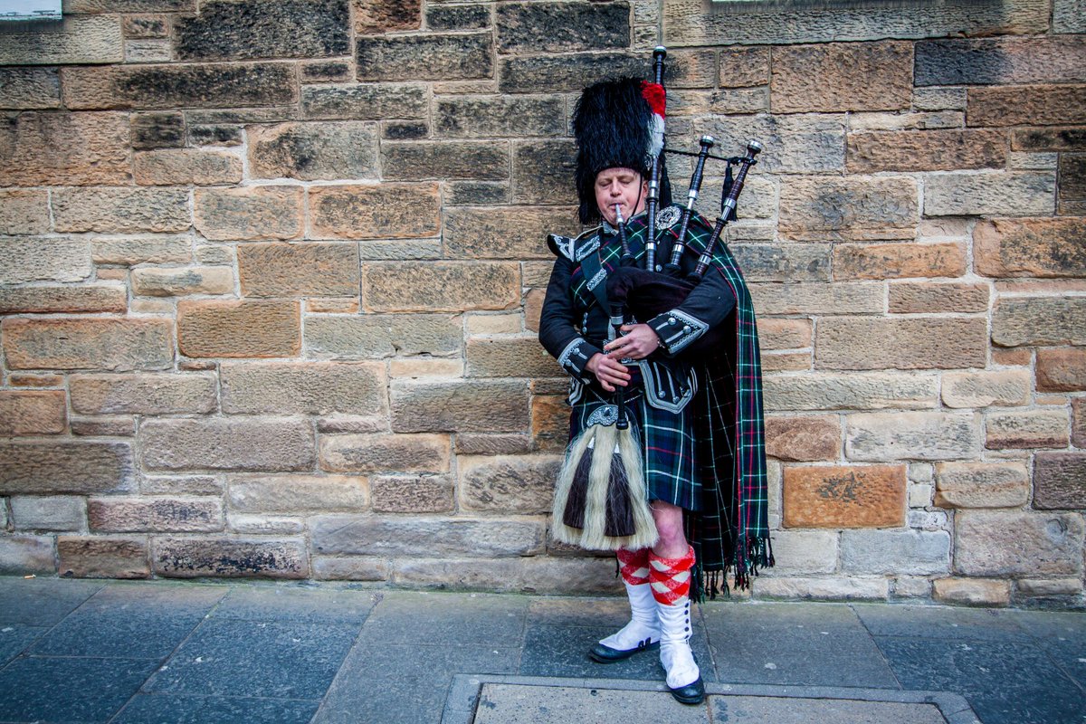 Look who we bumped into walking around town today 😀
#ScotSpirit #scottishbagpiper #visitscotland #standrews #homeofgolf #visitstandrews