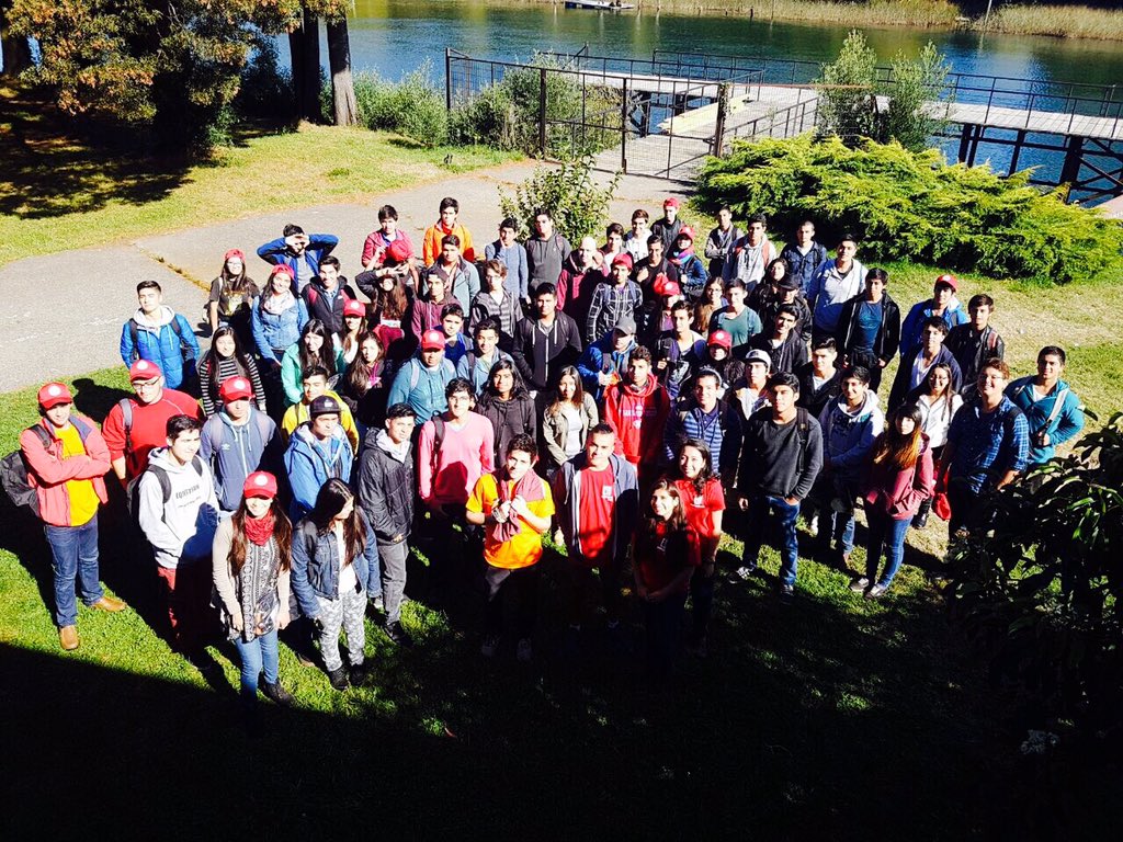 ConstrUACh's tweet photo. Nueva generación de estudiantes @ConstrUACh se integra en el 2017! Bienvenidos a esta mueva etapa! @FCIUACh @UAustraldeChile #UACh https://t.co/fYt3BlqdlX