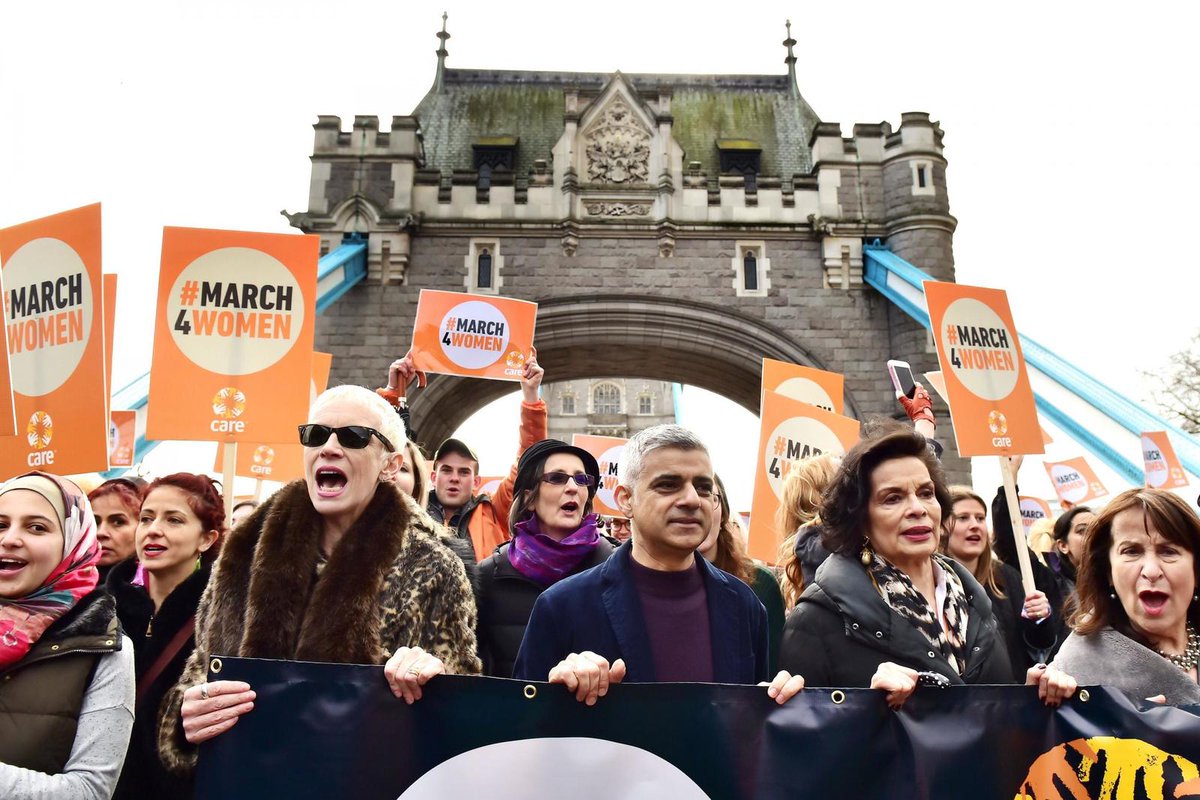 Annie Lennox and Sadiq Khan lead women's march in central London crwd.fr/2n3p09m