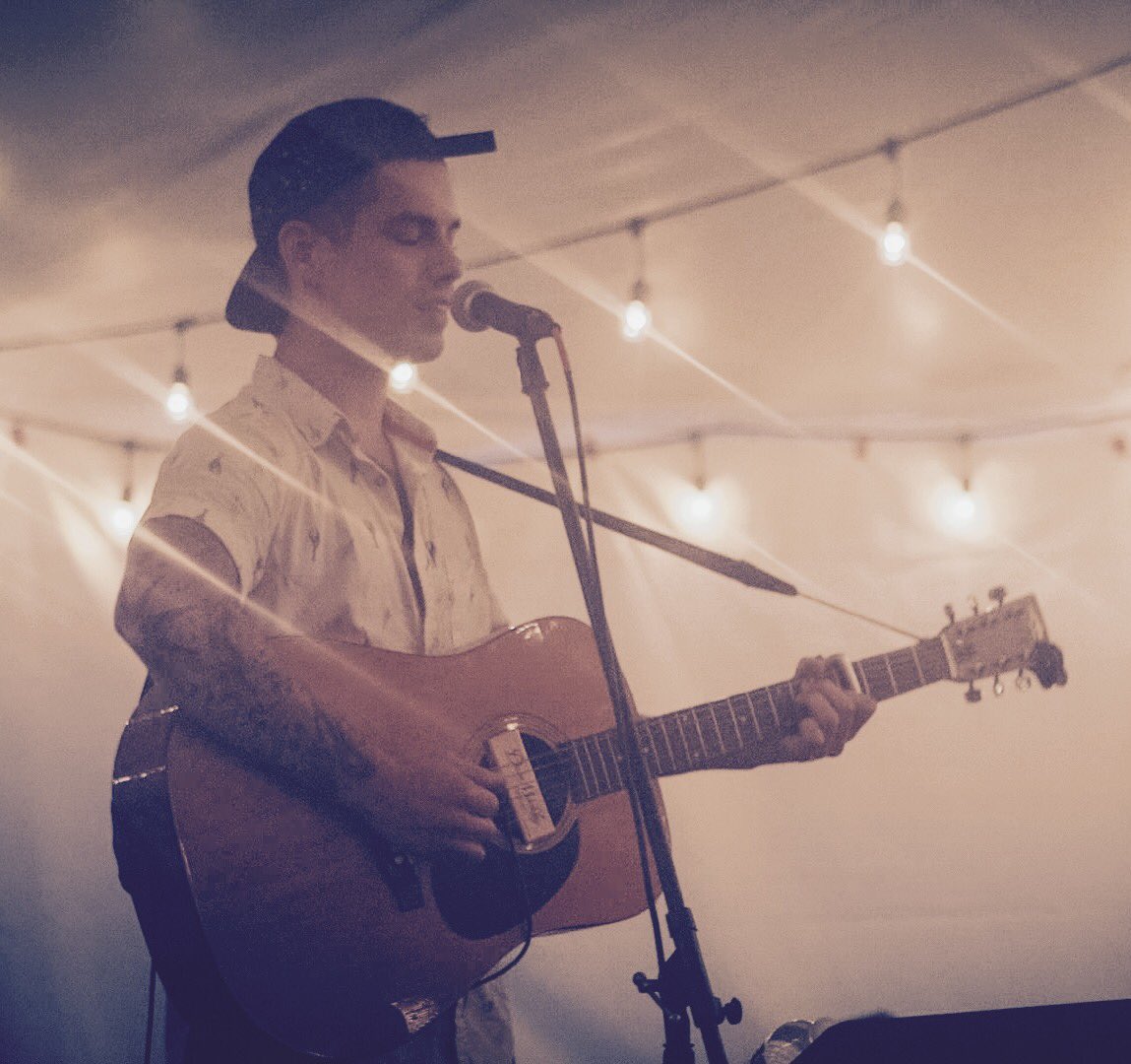 Booked an acoustic show in LONDON for May 13 💙 Tickets: goo.gl/0l38A8 Gonna be so fun.