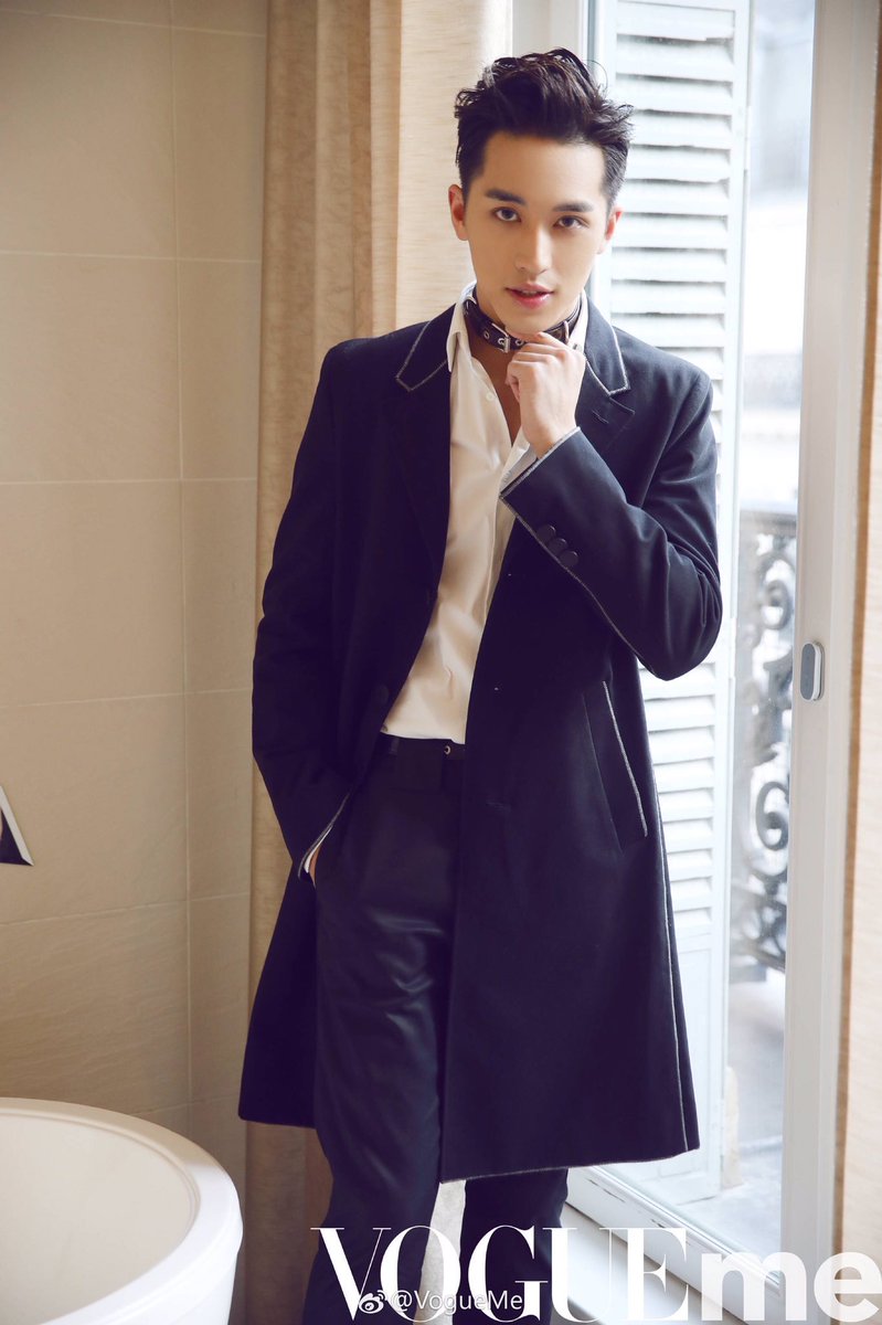 MyTimmy_TH's tweet photo. 170307(8) LV Fashion show [VougeMe]
#weizhou #许魏洲 #xuweizhou https://t.co/qWs1JMx4gF