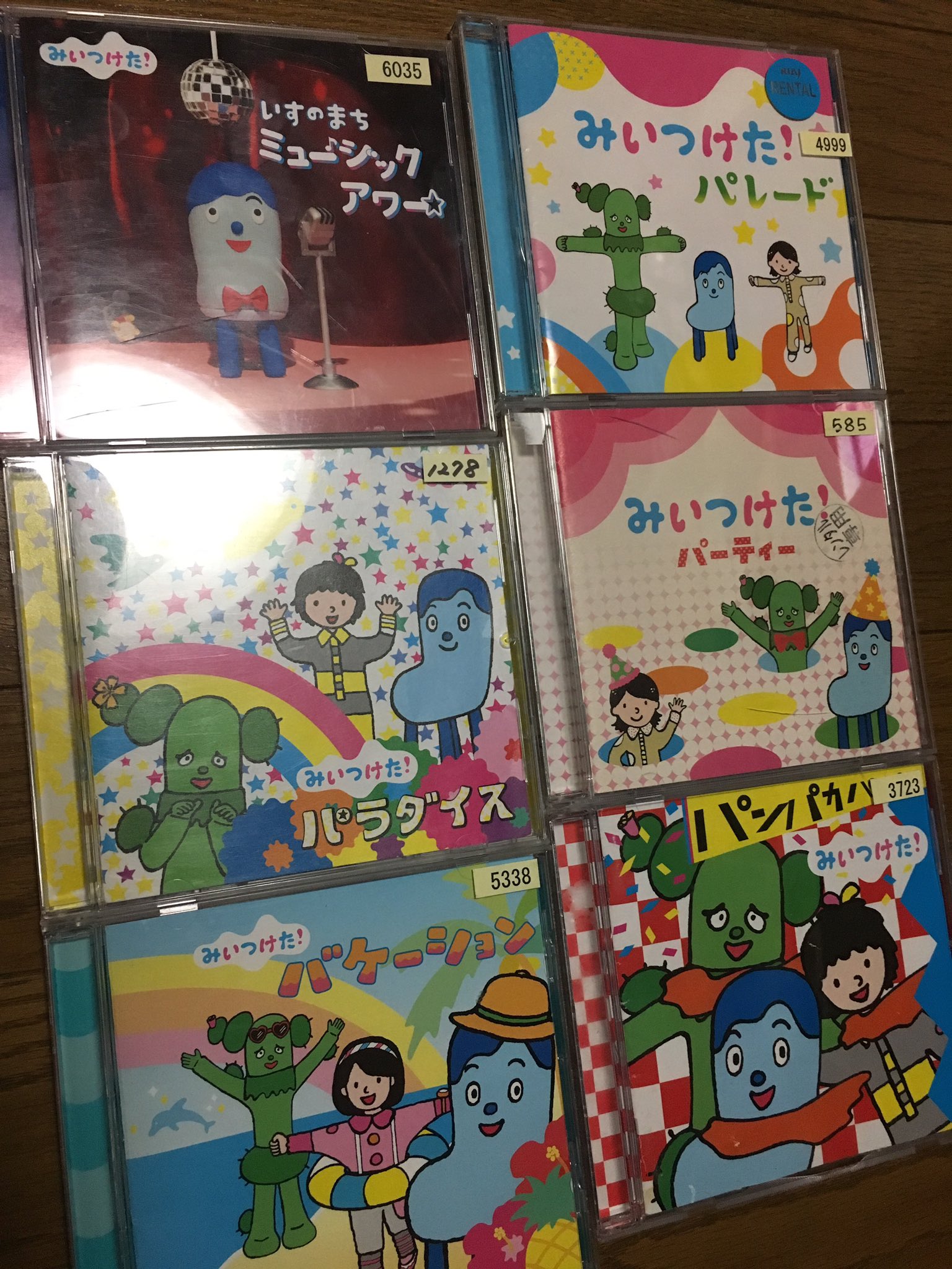 ハナちゃん 単身赴任の旦那さんからいっぱい借りて来たよ って お目当ての ハッピー はなかったけど娘ちゃんとアゲアゲになれそう٩ W و ハッピー にはグローイングアップップのフルver が収録されているのです みいつけた コッシー ハナちゃん 単身赴任の旦那さんからいっぱい借りて来たよ って お目当ての ハッピー はなかったけど娘ちゃんとアゲアゲになれそう٩ W و ハッピー にはグローイングアップップのフルver が収録されているのです みいつけた コッシー