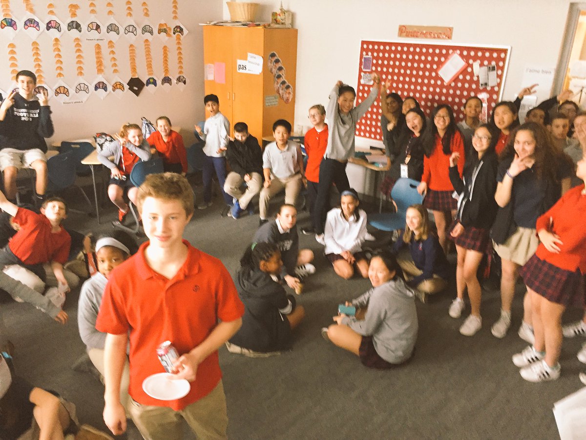 ProfAndersonGA's tweet image. "Show me some fierce scavenger hunt faces!" Celebrating #NationalLanguageWeek with a multi-language scavenger hunt at @GA1759.