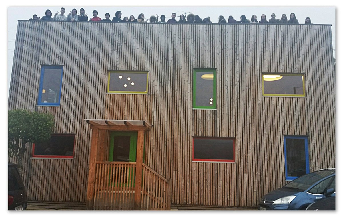 teknotitxer's tweet photo. Gaur Usurbilgo Lanbide Eskolan etxe pasibo erreal bat ezagutu dugu. Ideia pila gure #etxebioklimatiko rako. #passivehouse @nereatekno https://t.co/G0AJ7qCxEO