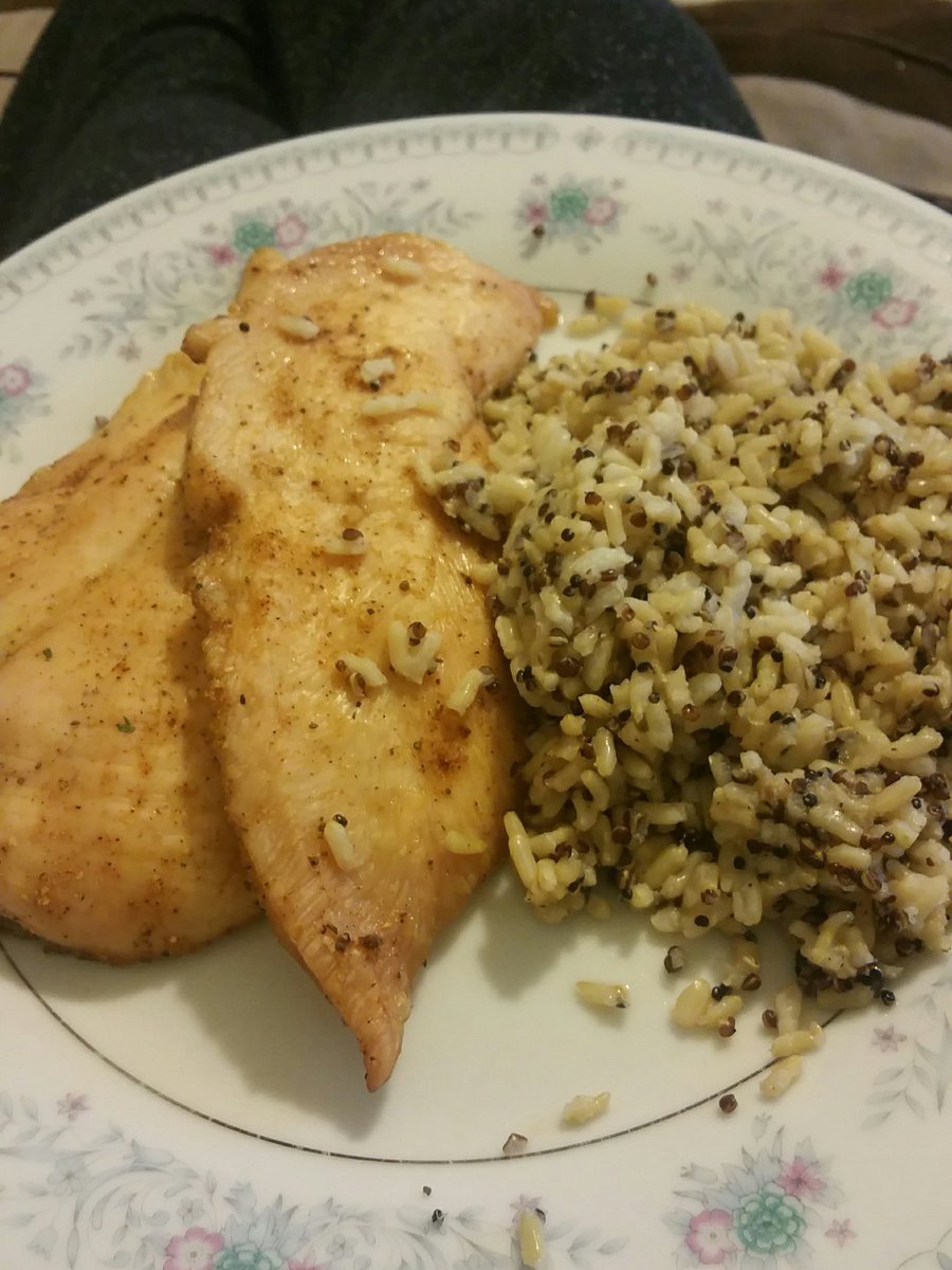 Ace1Gaming's tweet photo. Eat like a king, train like a beast, sleep like a baby! Eating good over here lol #gainz #fitness #fancyplate #lol https://t.co/jNrE1mYTIF