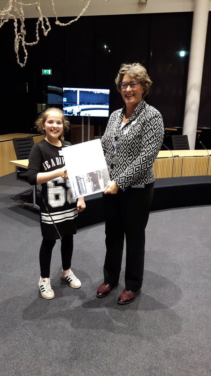 Blije jeugdwethouder met <a href="/wjlbuijs/">Wobine Buijs- Glaudemans</a> <a href="/gemeenteoss/">Gemeente Oss</a> <a href="/Elzeneindschool/">Elzeneindschool Oss</a>.
