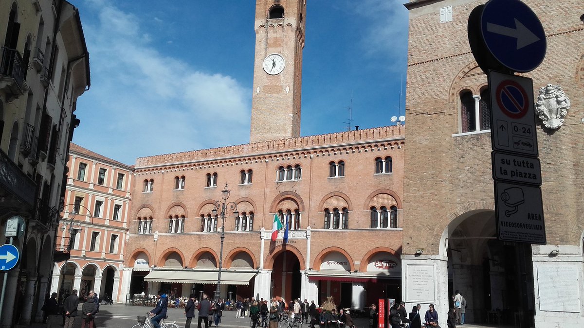 FTrappolini's tweet photo. Treviso: ambulatori dei medici paralizzati dai richiedenti asilo #extrAgora https://t.co/3Z6qhRiU0n