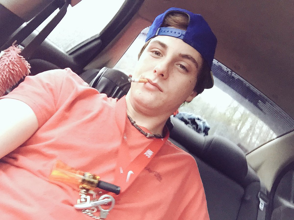 Jaredlay2's tweet image. So Bored 😐