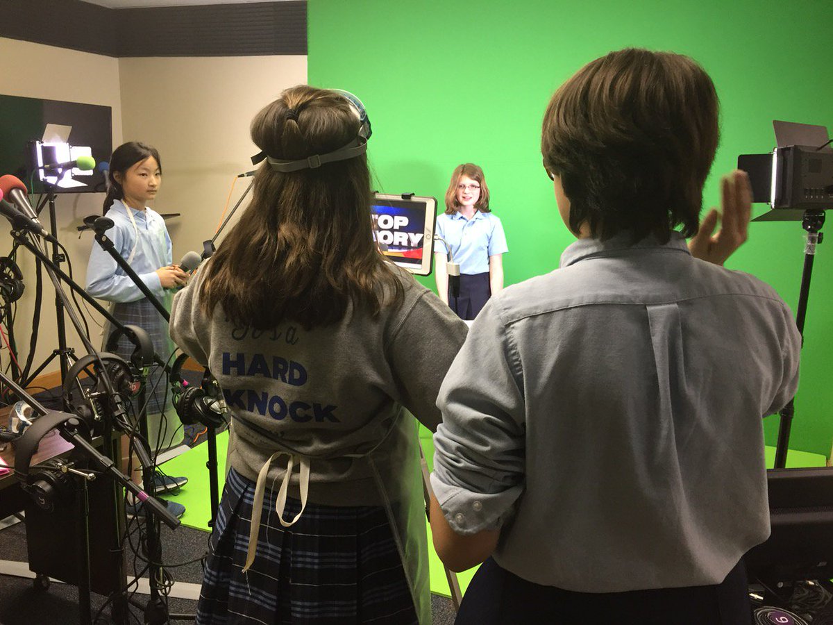 GPS_MSDOS's tweet image. 6th grade Science, using the green screen. #GPStech #herestothegirls