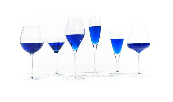 [Exclusif] Le "vin" bleu serait en fait le même liquide que celui des publicités pour les serviettes hygiéniques.