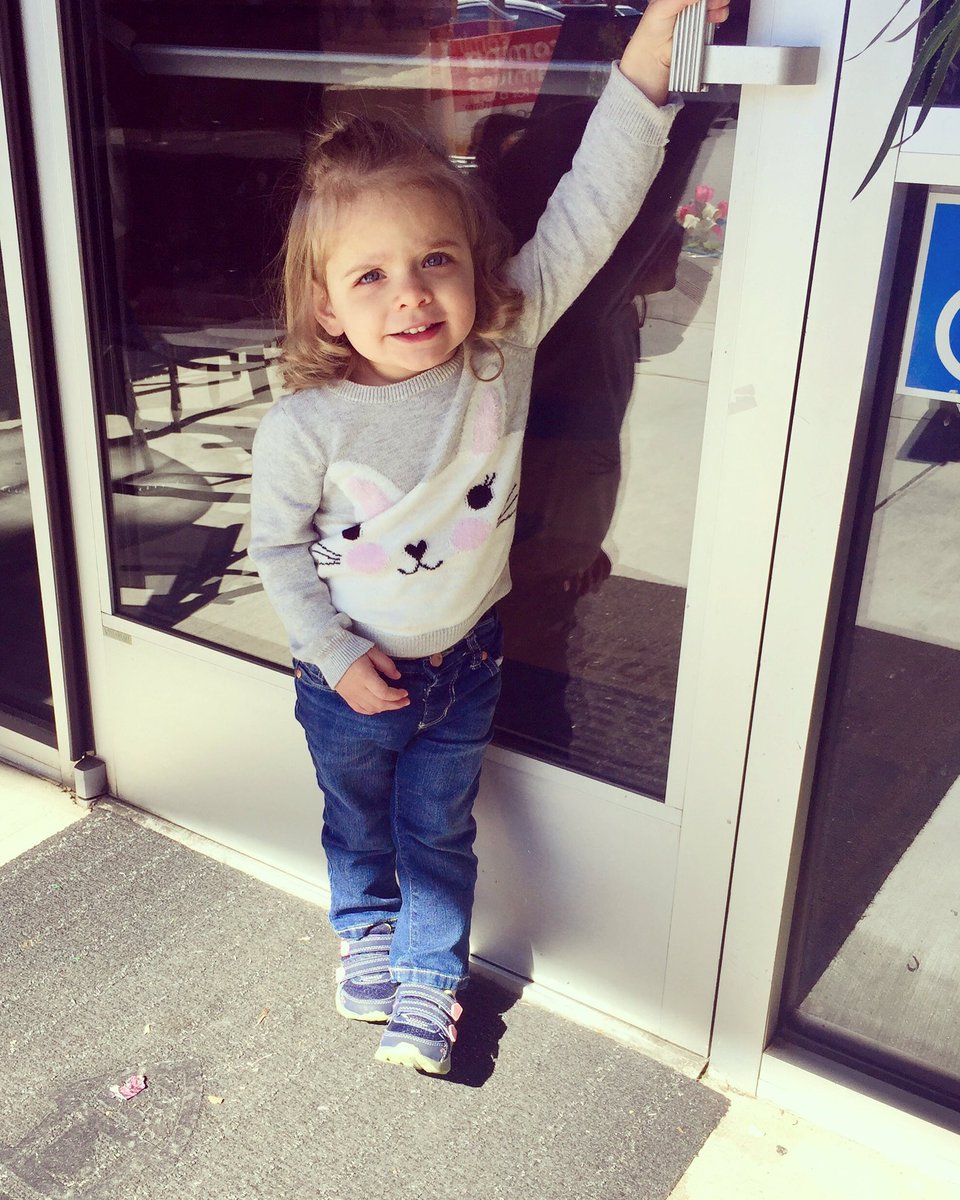 casademelrose's tweet photo. π§πΌπ°She's gonna slay the day & rock picture day at preschool in her bunny sweater π§πΌπ°#CuteKid #WorkingActor #BabyBlues #CurleySue #CutiePie https://t.co/ukcbOhug9f