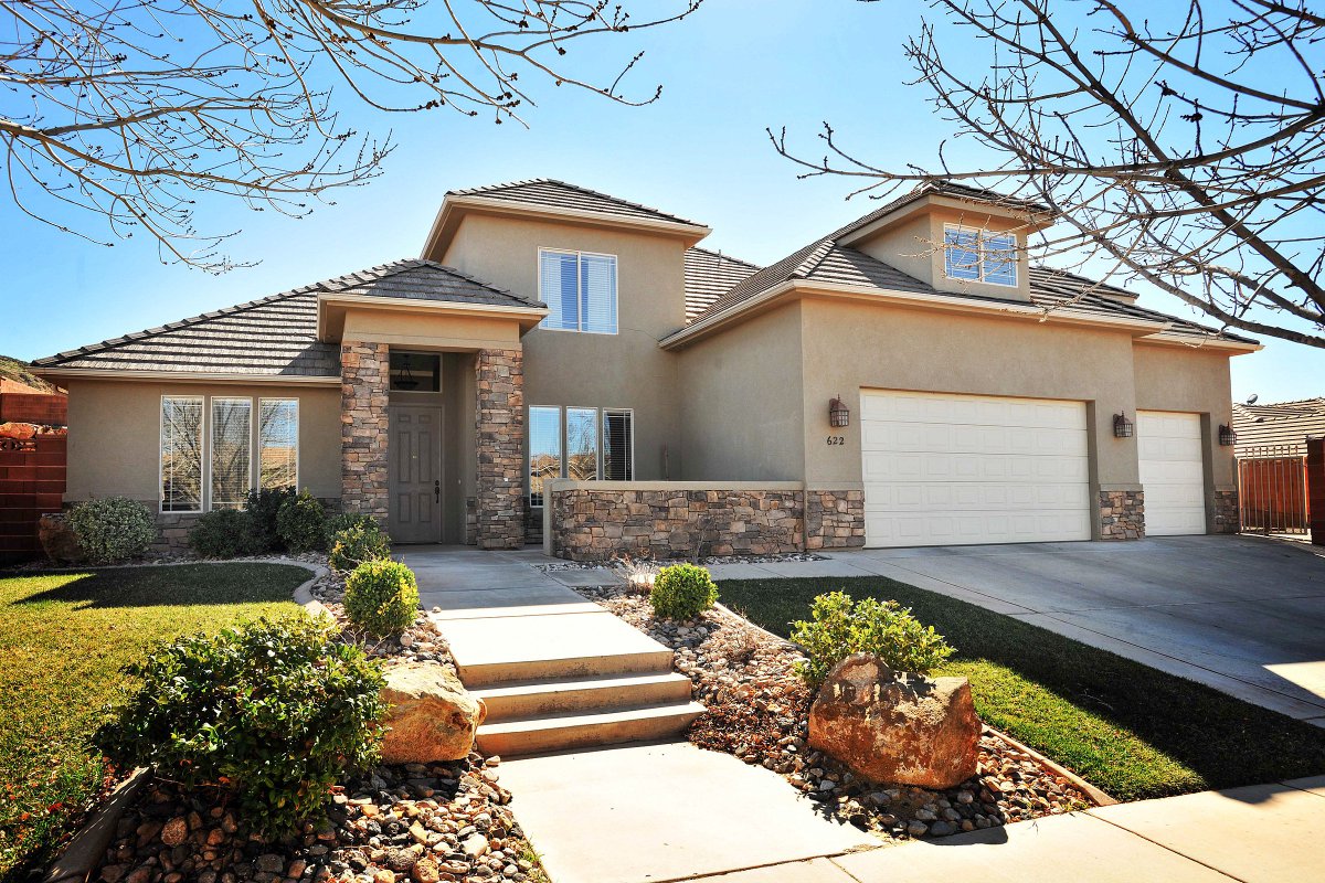 C21Everest's tweet image. Do you know someone looking for a great #property in #SaintGeorge?   #realestate tour.c21everest.com/home/VSZG7J