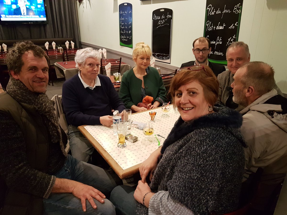 Virginierecher's tweet photo. Travail commun entre la 1re et la 5e circo #FN94 #champigny @ClaudeLedion @ThierryDevige #MLP2017 #Presidentielle2017 https://t.co/4aQk7WgoAp