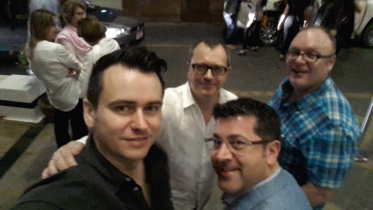 A great evening with great partners <a href="/FIDIglobal/">FIDI Focus Magazine</a> #FIDIConference #dubai Thanks to <a href="/DASAUAE/">DASA GOING BEYOND</a>... &amp; <a href="/armmove/">Armstrong Moving</a> for standing still long enough!