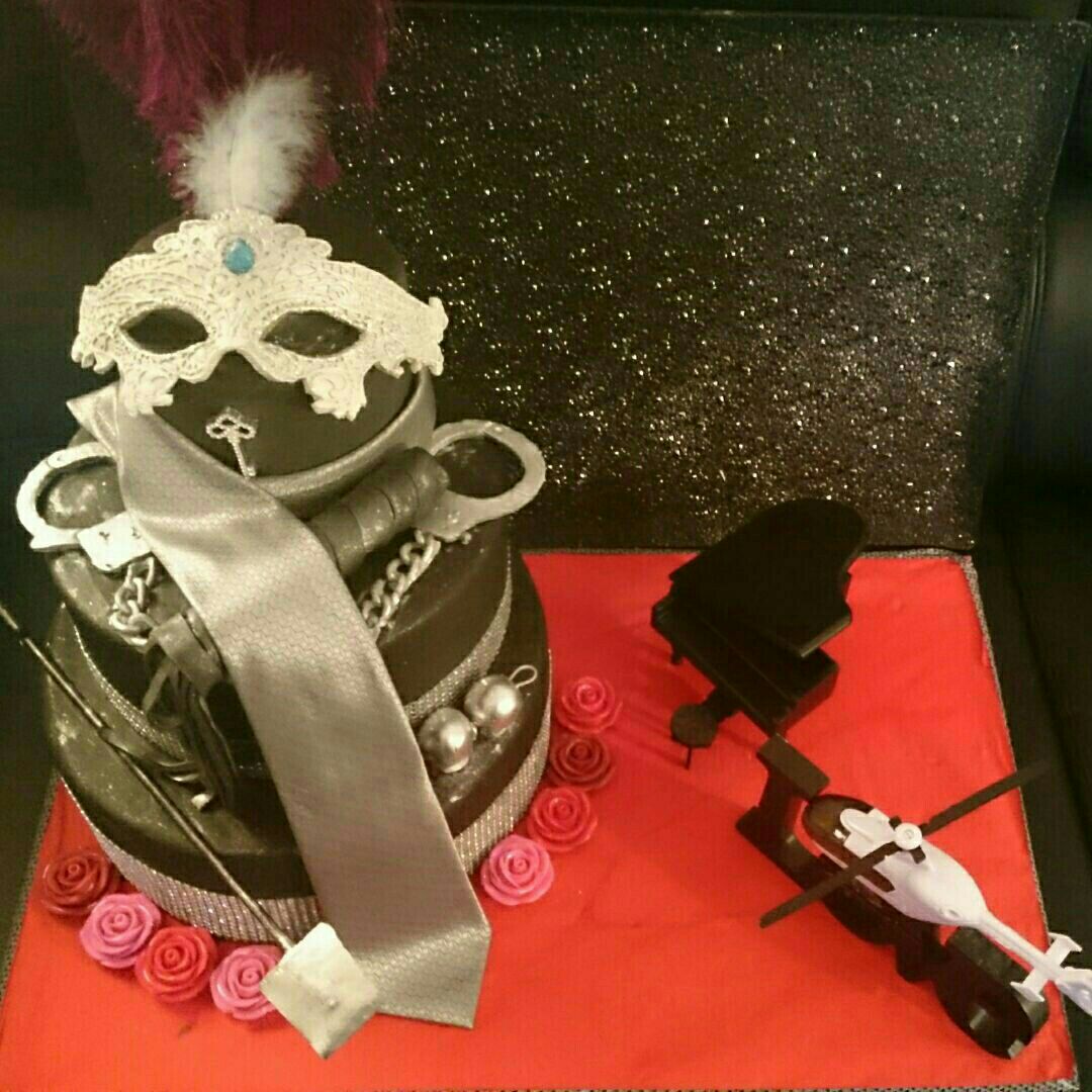  Hello Erika I wanted to wish you very Happy Birthday On behalf of your French fans . Big Kiss  