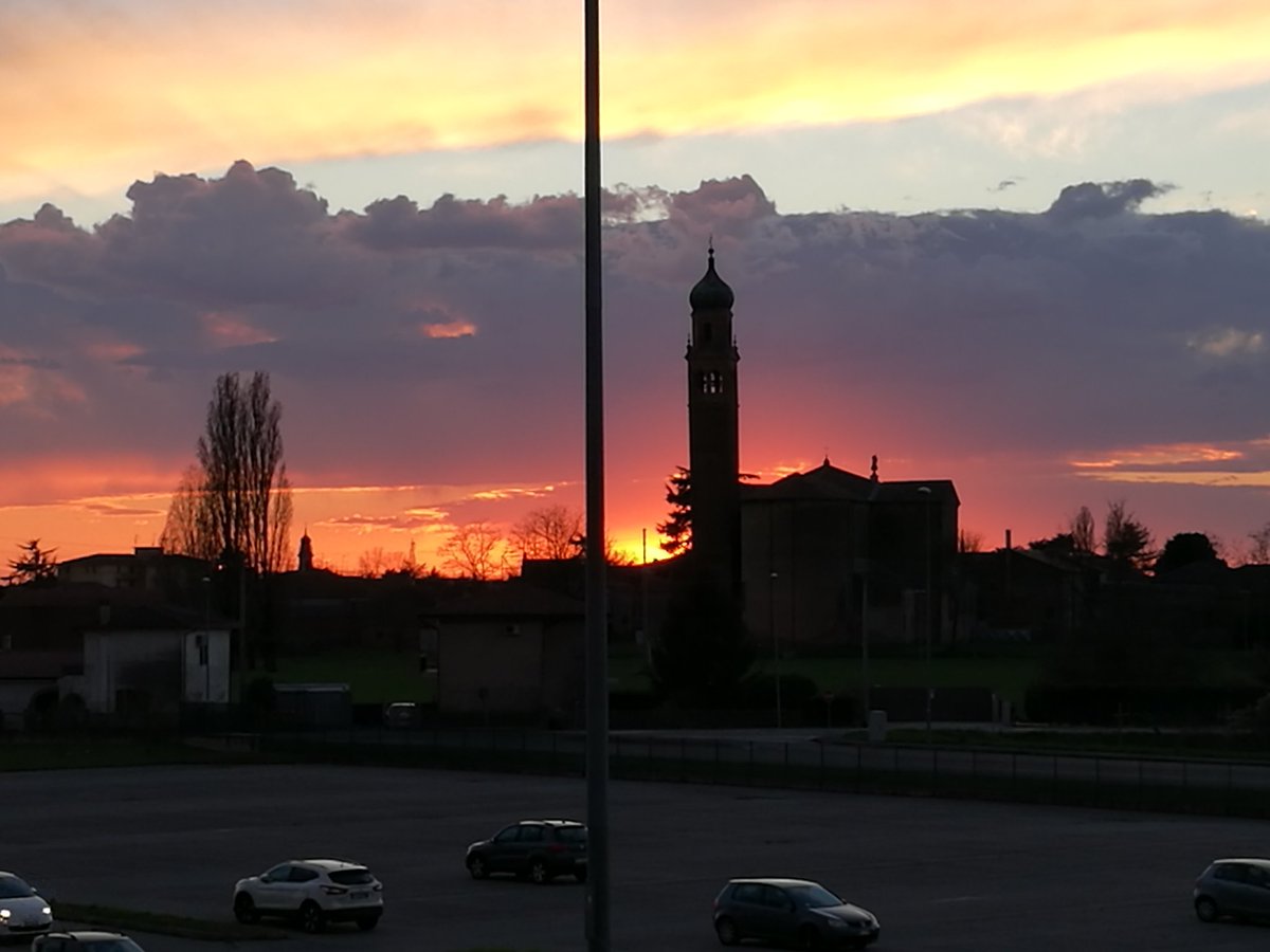 OmegaSolution_'s tweet photo. #tramonto #polesano a #trecenta - Rovigo, chiesa di San Giorgio. #visitveneto https://t.co/qEiu74PnTp