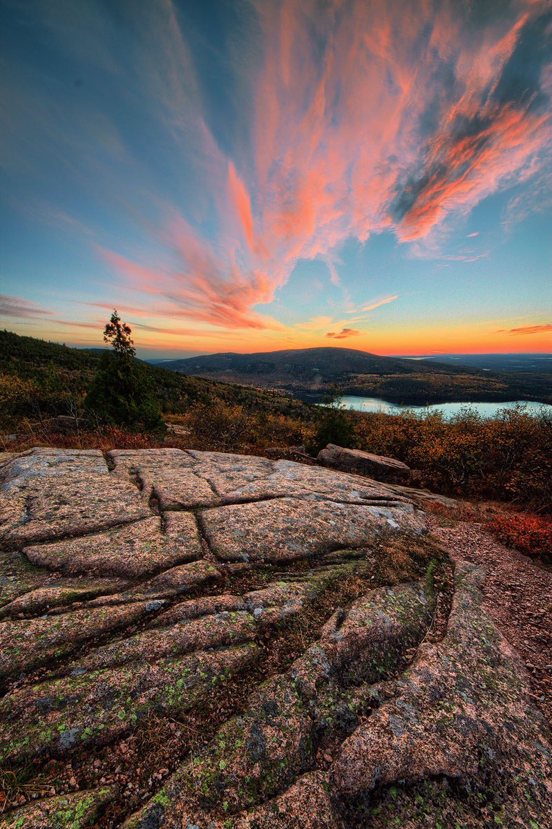 Interior's tweet photo. Worth the pre-dawn hike: Fall sunrise from Cadillac Mountain @AcadiaNPS by Vincent James #Maine https://t.co/TiHgZKlrsq