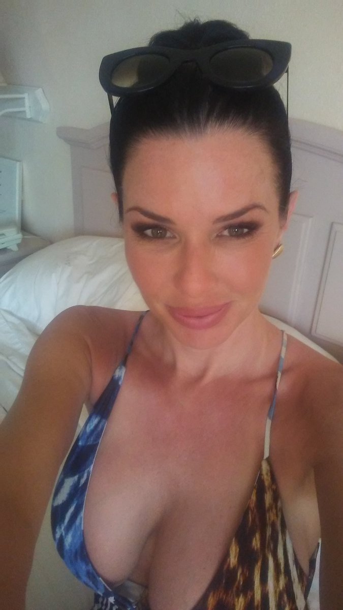 Veronica Avluv thee one and only on X: Time for some more yummy tacos and  salsa!!! t.coGjXZEtpixQ  X