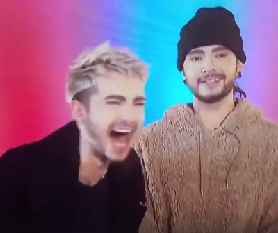 DomicToll's tweet photo. Bill: Y entonces yo le dije que sólo eramos gemelos... Y se la creyó. https://t.co/oAVxApEAsV
