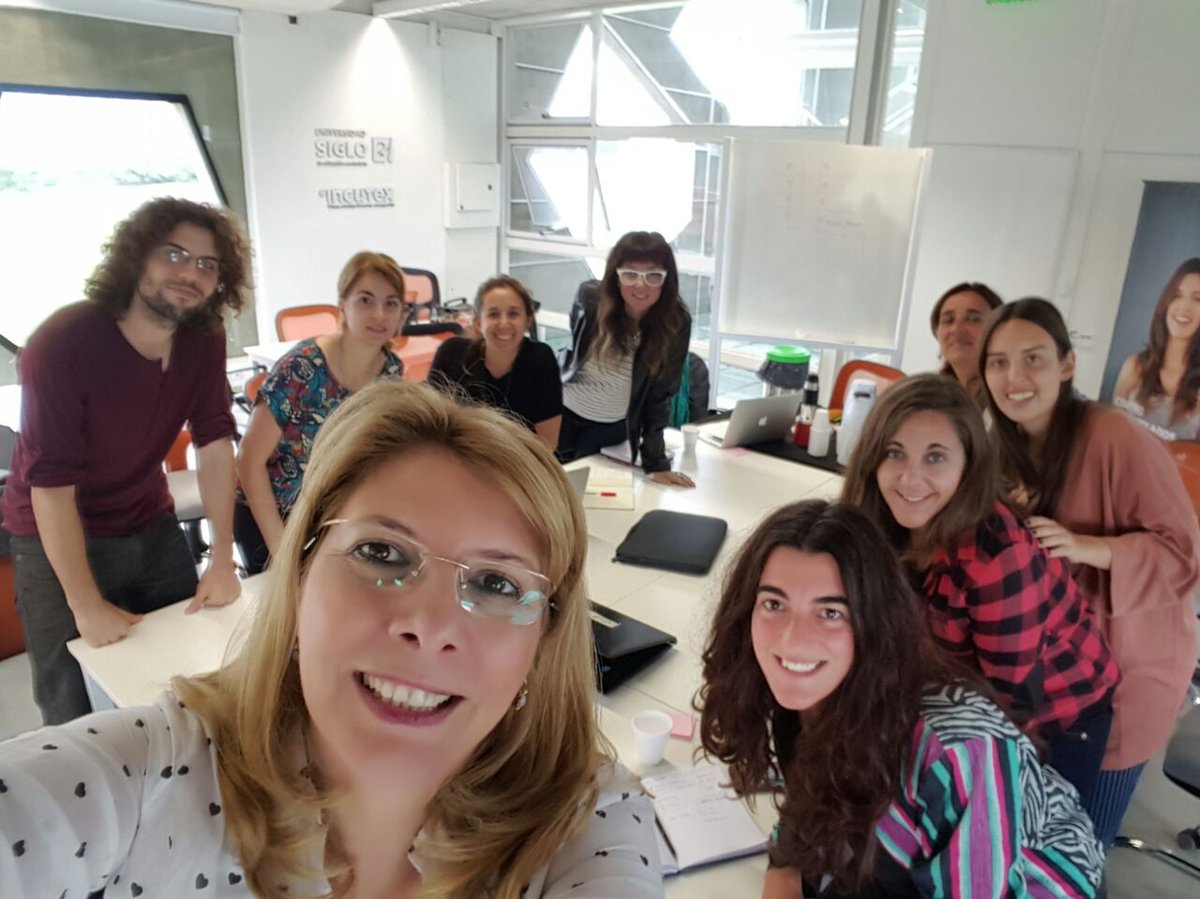 elimpanero's tweet photo. Profesores @LaSiglo21 de diseño innovando con aprendizaje basado en retos. #innovatuaula @mundodealfonsa @MelBacaloni @AgusPes https://t.co/2UKmRtuRVf