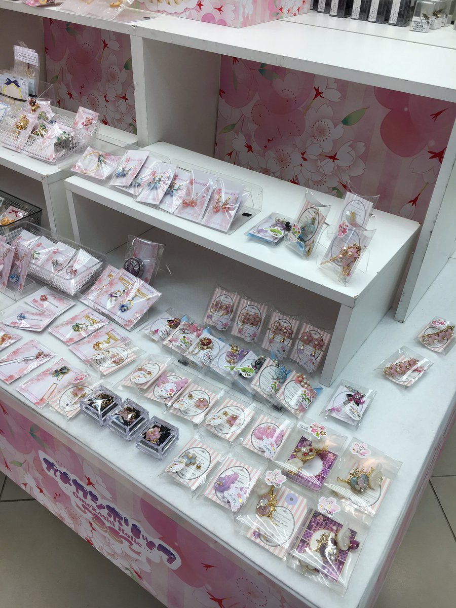 lomiromiinfo's tweet photo. 🌸本日より #桜オメホリ 🌸後期スタートです！店内画像です→その4 https://t.co/vwJv492p5m