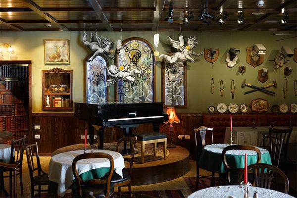 The Walled-Off Hotel: Banksy-Designed Rooms Overlook West Bank Barrier upflow.co/l/iUJu