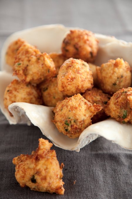 Paula_Deen's tweet photo. Hushpuppies are a Southern staple, but add a little crab to them, and they become extra-special! https://t.co/Jyfe95wCdx https://t.co/RZhB9FOQOb