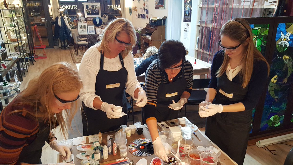 Glass making classes at Baltic Art Studio
Register at 773 526 1127