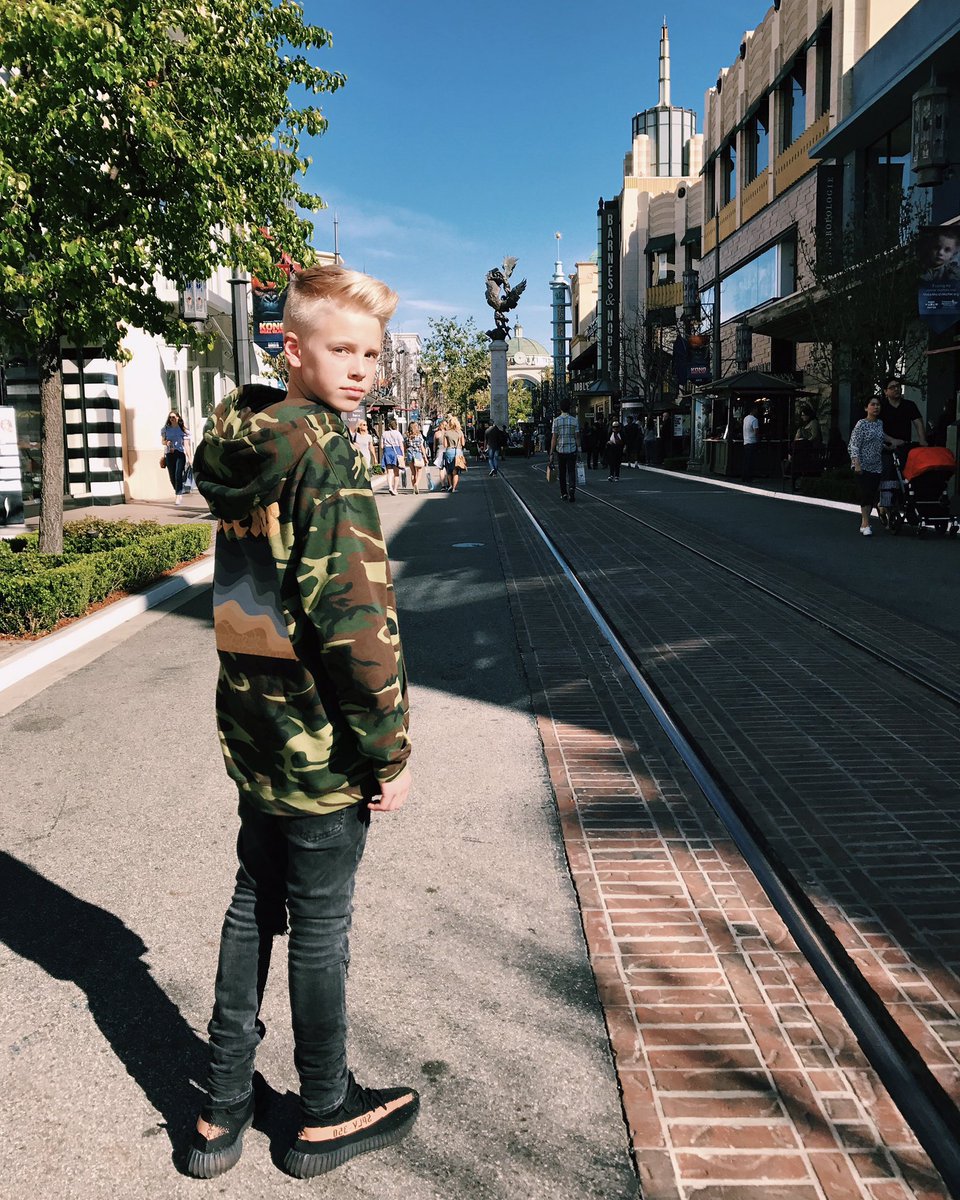 carsonlueders's tweet photo. I could barley open my eyes the sun was so bright hahaha https://t.co/RxAovVoe2j