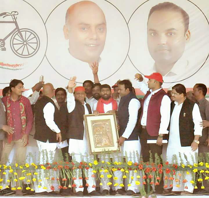 anil_yadavji's tweet photo. #ivoteforcycle 
आज अंतिम चरण मे साई किल 
बहुमत से पार हो जायेगी 
@yadavakhilesh @samajwadiparty @NareshUttamSP 
जय अखिलेश विजय अखिलेश https://t.co/nUjSRlRXFD