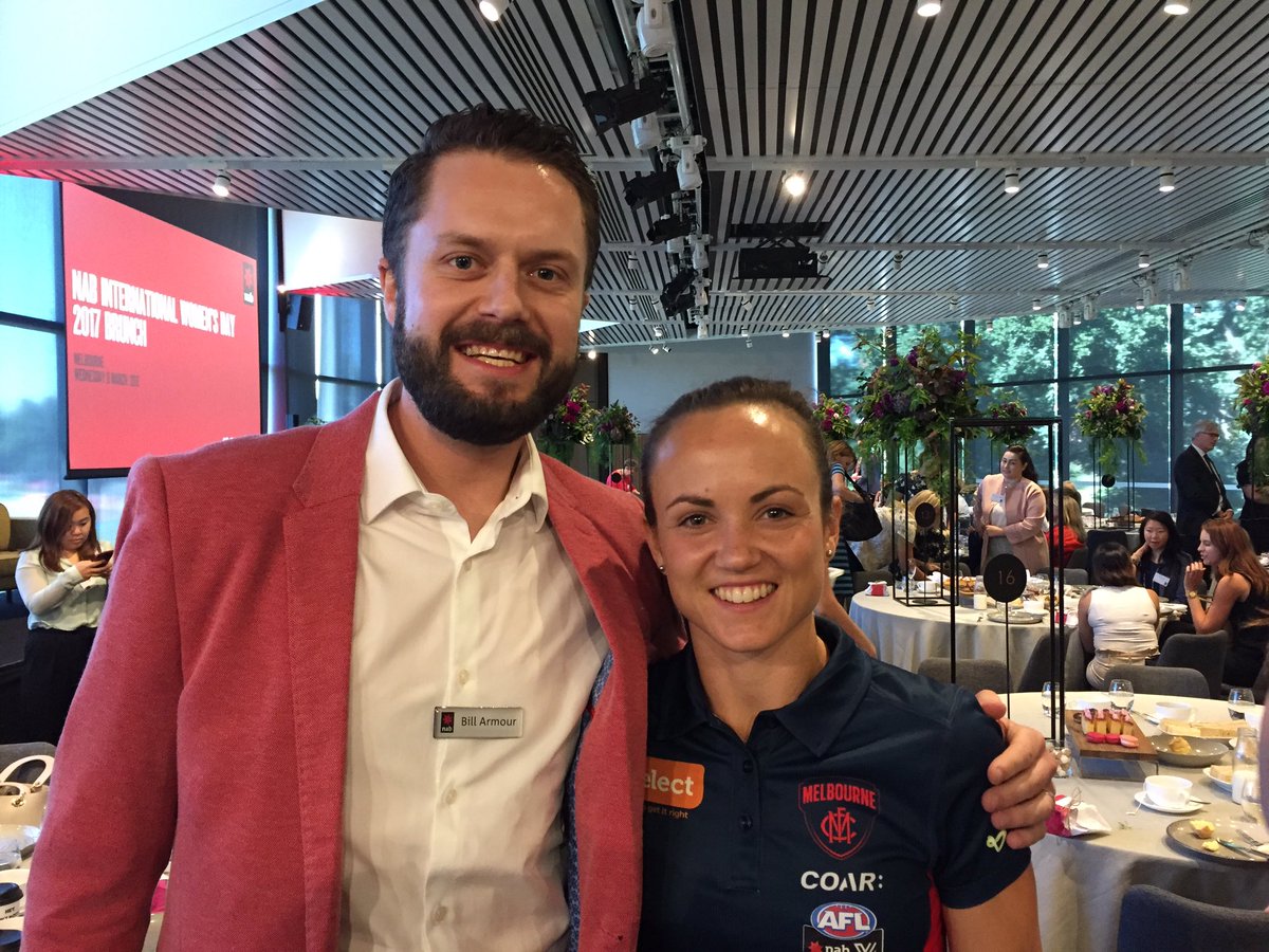 armour_bill's tweet photo. Amazing to meet @DaisyPearce6 today. Such a legend and inspiration on and off the field! #AFLW https://t.co/ZcYk3gNEGB