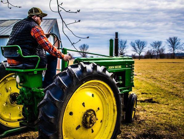 JohnDeere's tweet photo. Rise. Work. Repeat. #DeereSighting by Sean S. https://t.co/EwnqkDQsSt