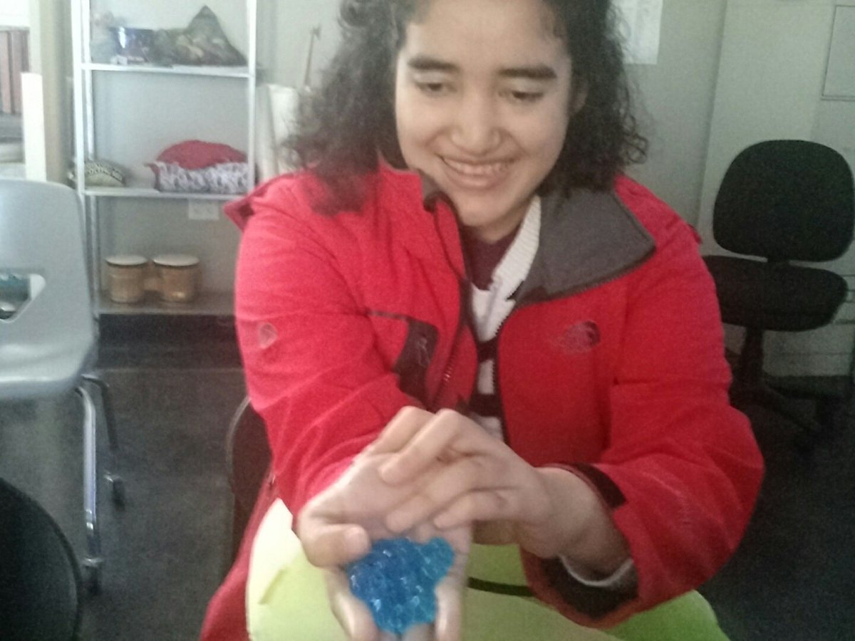 AHSRoomA101's tweet photo. Aqua bead sensory play https://t.co/g113JCI7LH