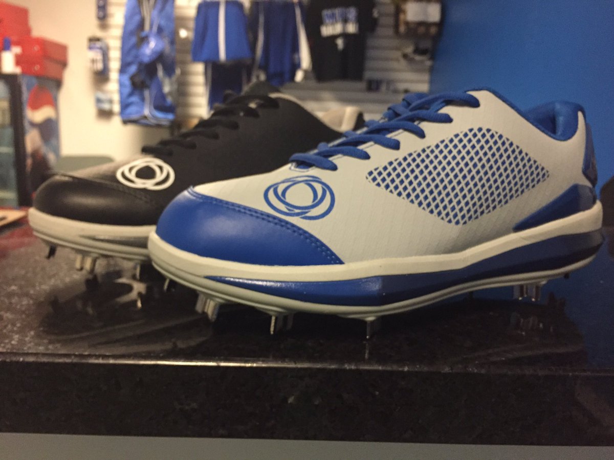 MiPrepStars's tweet image. MPS is proud to be Michigan's only pro shop where u can try on &amp;amp; try out the @Athalonz G Force Turfs &amp;amp; Cleats, then order online ! #PlayBall