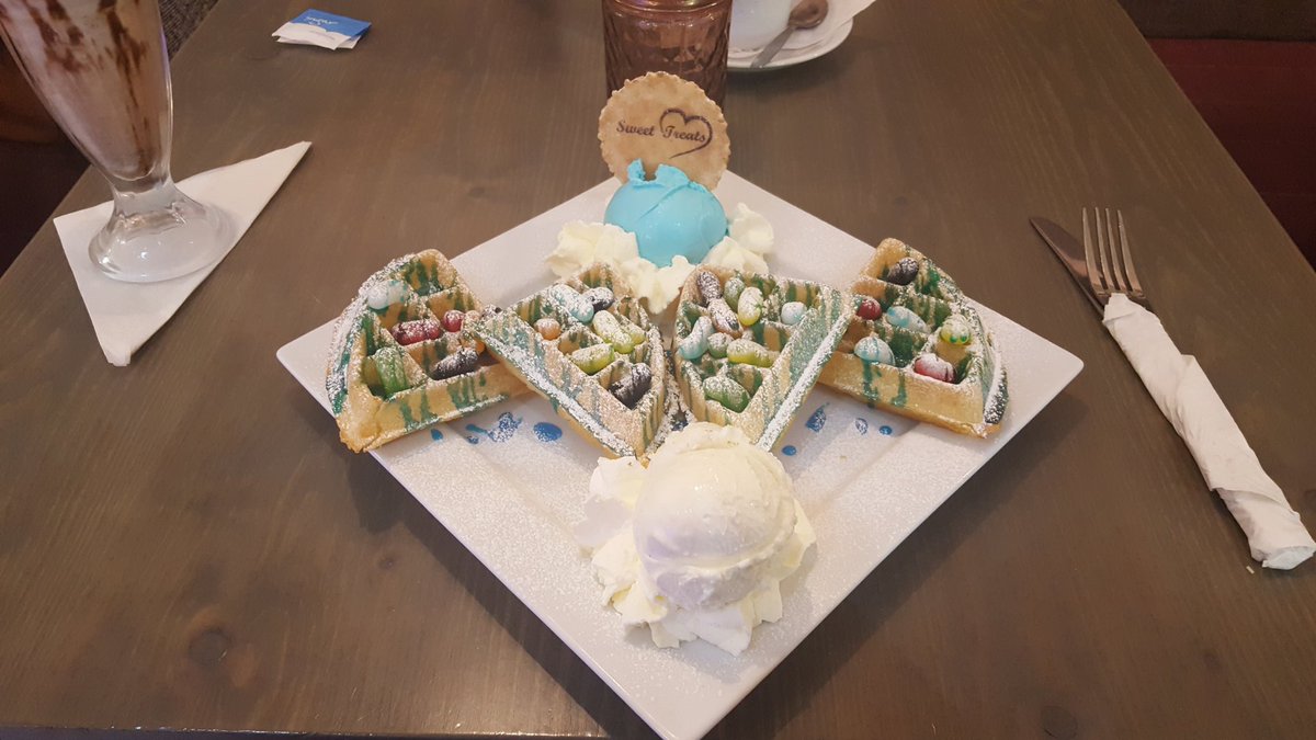 VictoriaTeece's tweet photo. Sweet Treats Parlour #DessertForDinner @Gilbert05Amanda #SugarRush #Milkshake #Waffles https://t.co/jsZTbsK31V