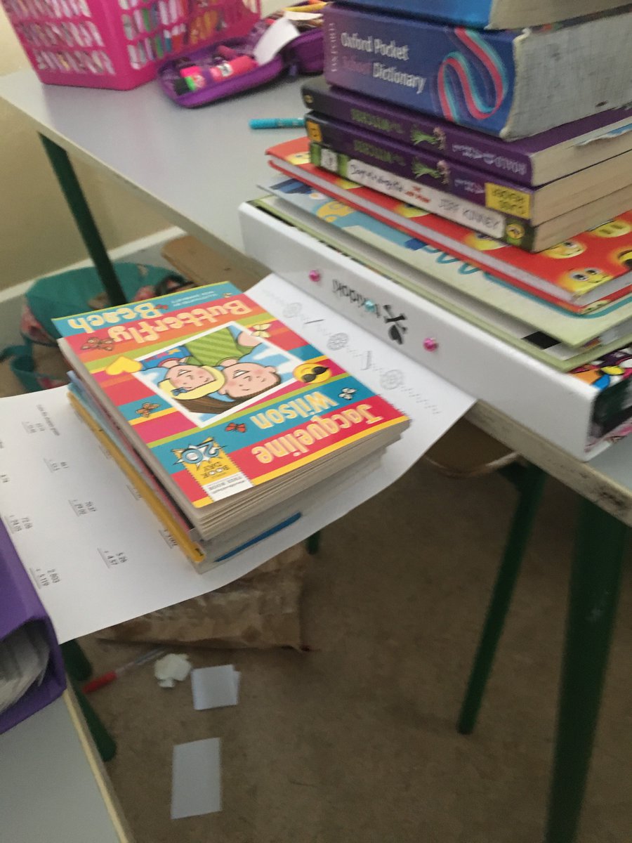 msfeeley4th's tweet photo. Had great fun today experimenting with paper bridges for #engweek17 Strongest bridge could hold 400 buttons #edchatie #fifthclass https://t.co/hmoYRtBllK