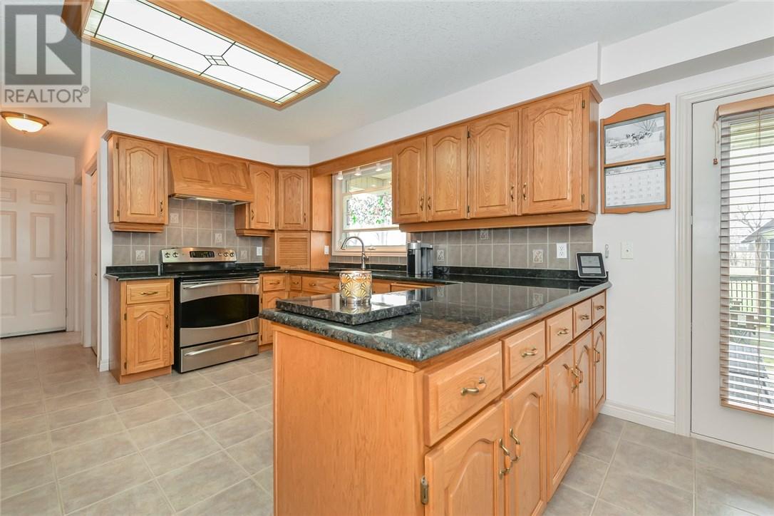 sterlingremax's tweet photo. 34 Boreham Drive -  Welcome to this beautiful family home situated in the town of Arkell: https://t.co/XudffnVex2 #GuelphLiving #RCity #Home https://t.co/D0UFIuVOKe