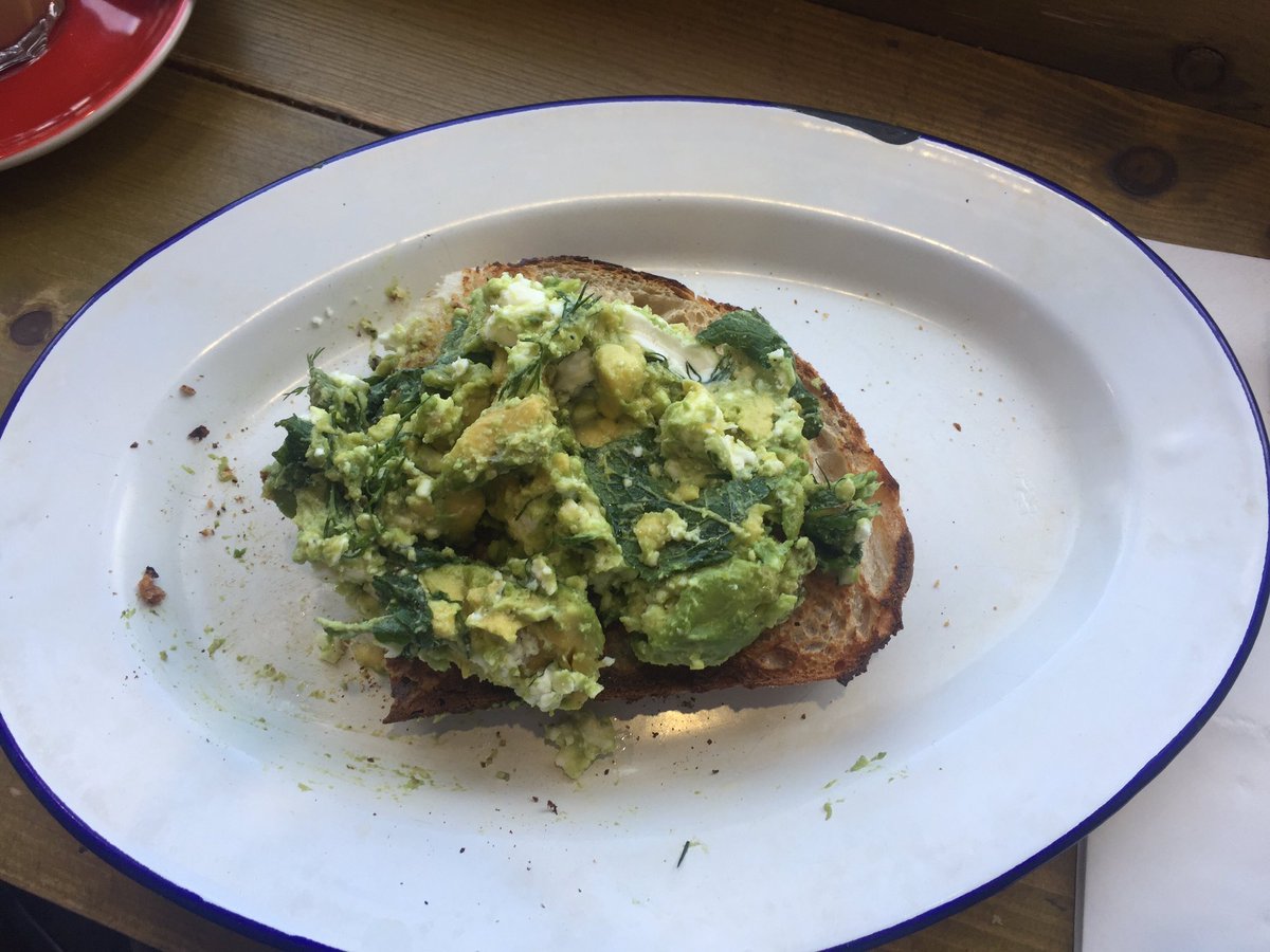 FaceBeautyCo's tweet photo. One of the team popped into @lynwoodandco for b'fast. Smashed avocado, feta, dill, mint, line on sourdough. #delicious #beauty #yum https://t.co/q6X12LGBTC