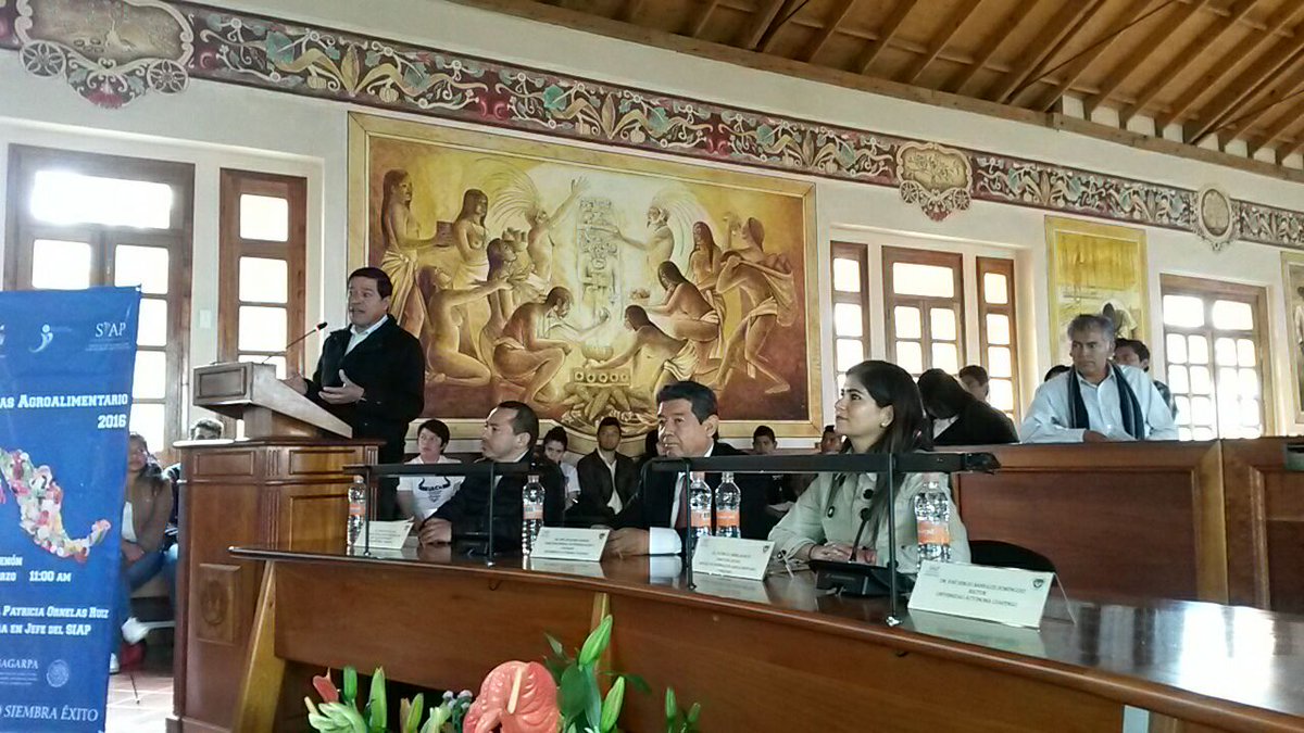 DGSIAP_Mx's tweet photo. El día de hoy la Lic. @PattyORuiz, visitó la @uach_chapingo donde presentó el #AtlasAgroalimentario2016 y su aplicación #AtlasSIAP. https://t.co/hpZmSSQJ82