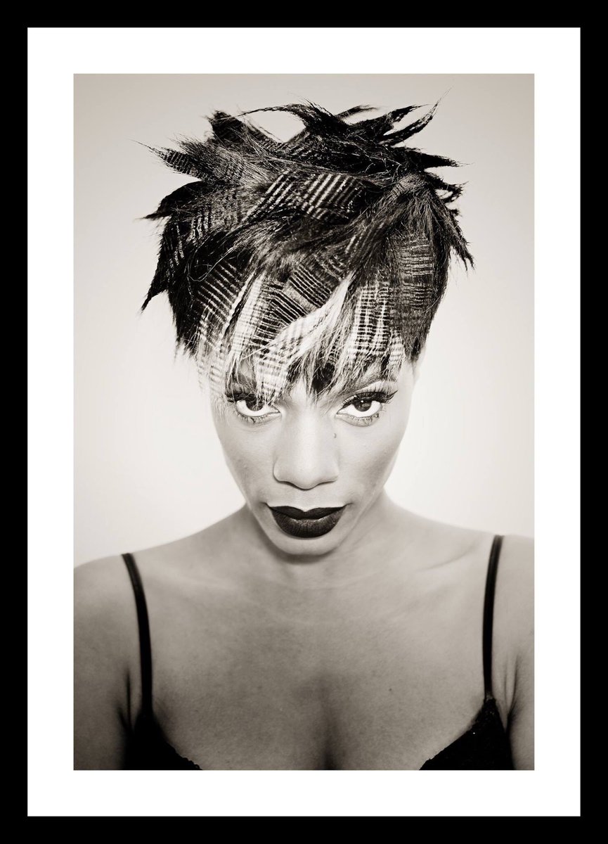 SimCapture45's tweet photo. #fashion #hair #beauty #news #NowWatching #prints #framed #follow #blackhair #vogue https://t.co/1bVOvFwm68
