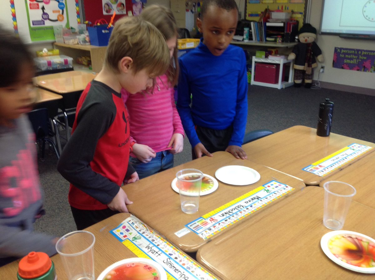 kstormopls's tweet photo. Rainbow science day 2- how does water temperature affect a Skittles rainbow? Turns out hot water works the best! 🌈☘️@GrainwoodPLS https://t.co/xABAMB9a3b