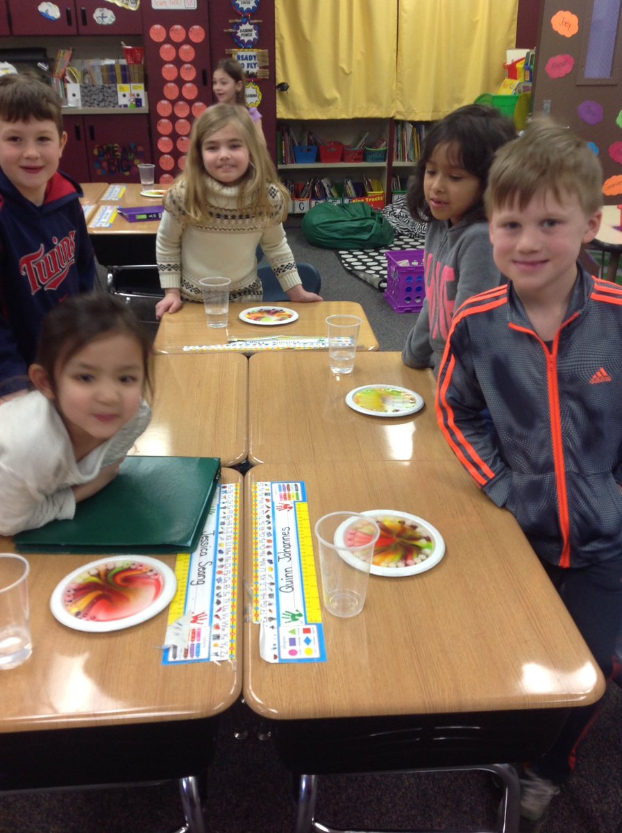 kstormopls's tweet photo. Rainbow science day 2- how does water temperature affect a Skittles rainbow? Turns out hot water works the best! 🌈☘️@GrainwoodPLS https://t.co/xABAMB9a3b