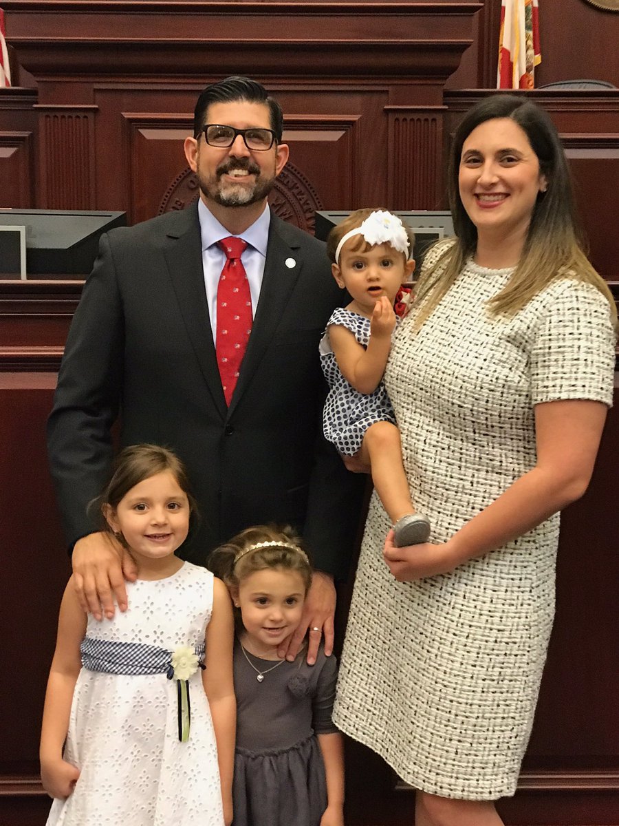 PresMannyDiazJr's tweet photo. A wonderful start to #Session2017 w/ my lovely wife and #DiazPrincesses https://t.co/1IpCWx228F